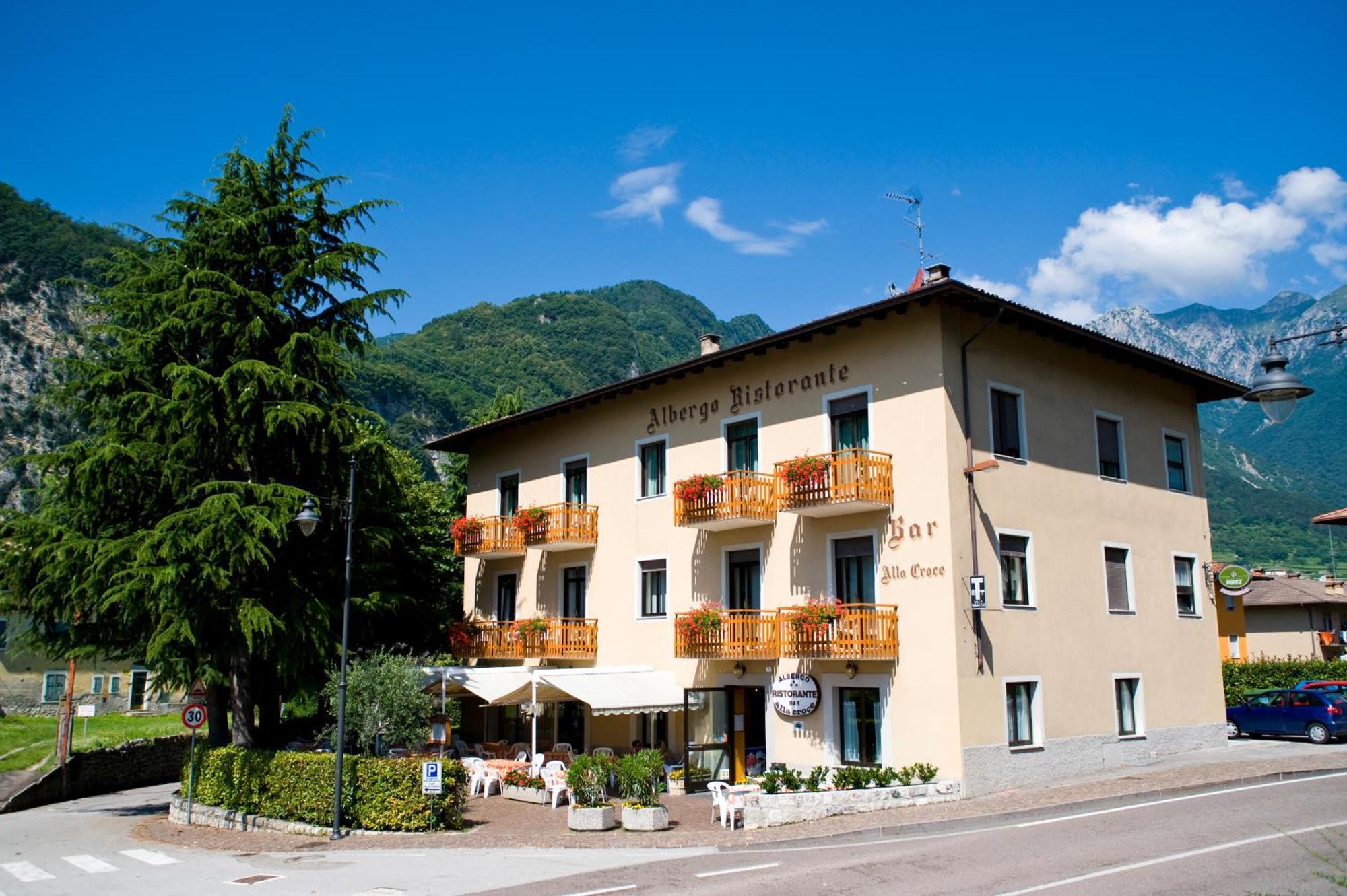 Hotel Antica Croce - Gardaslowemotion Tenno Εξωτερικό φωτογραφία