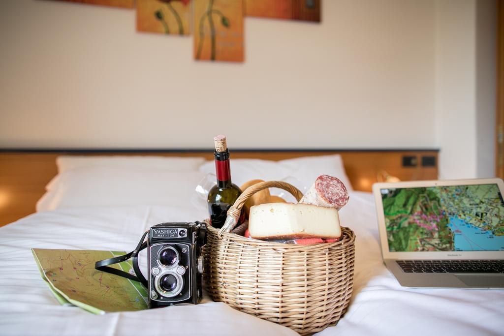 Hotel Antica Croce - Gardaslowemotion Tenno Εξωτερικό φωτογραφία