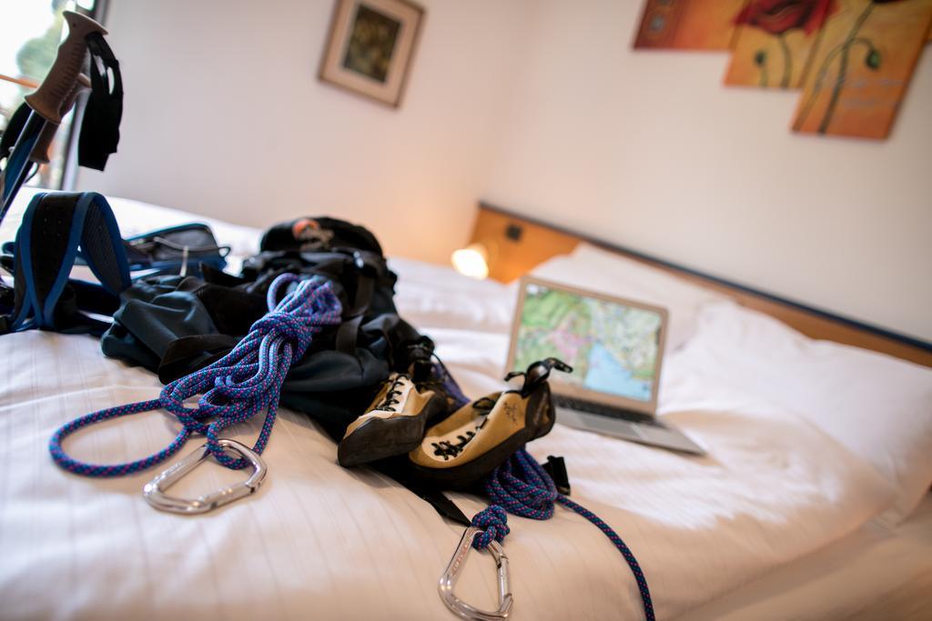 Hotel Antica Croce - Gardaslowemotion Tenno Εξωτερικό φωτογραφία